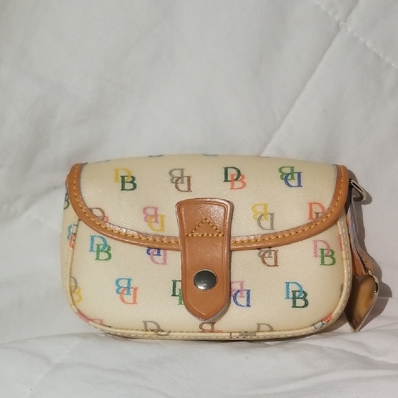 Dooney & Bourke Handbags - Dooney & Bourke Clutch/wristlet